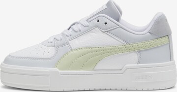 Baskets basses PUMA en blanc : devant