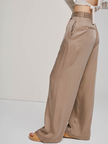 A LOT LESS Wide leg Pleat-front trousers 'Florentina' in Brown