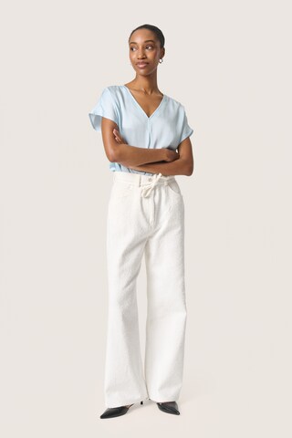 SOAKED IN LUXURY Blouse in Blauw
