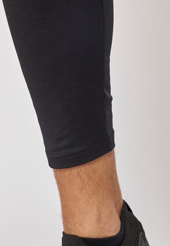 Skinny Pantaloni sport de la SNOCKS pe negru