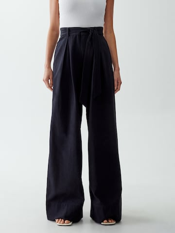 The Fated Wide leg Pants in Black: front