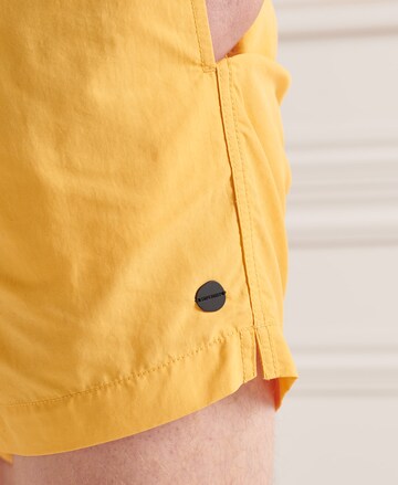SuperdryKupaće hlače 'STUDIOS' - žuta boja