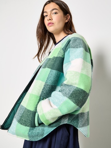 Veste bavaroise ' ' Apricot en vert