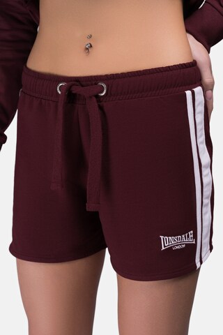 LONSDALE Regular Broek 'Carloway' in Rood: voorkant