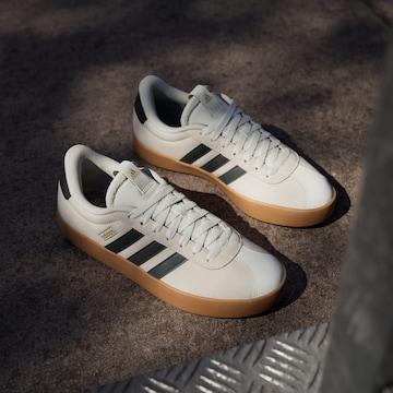 ADIDAS SPORTSWEAR - Sapatilhas baixas 'VL Court 3.0' em branco
