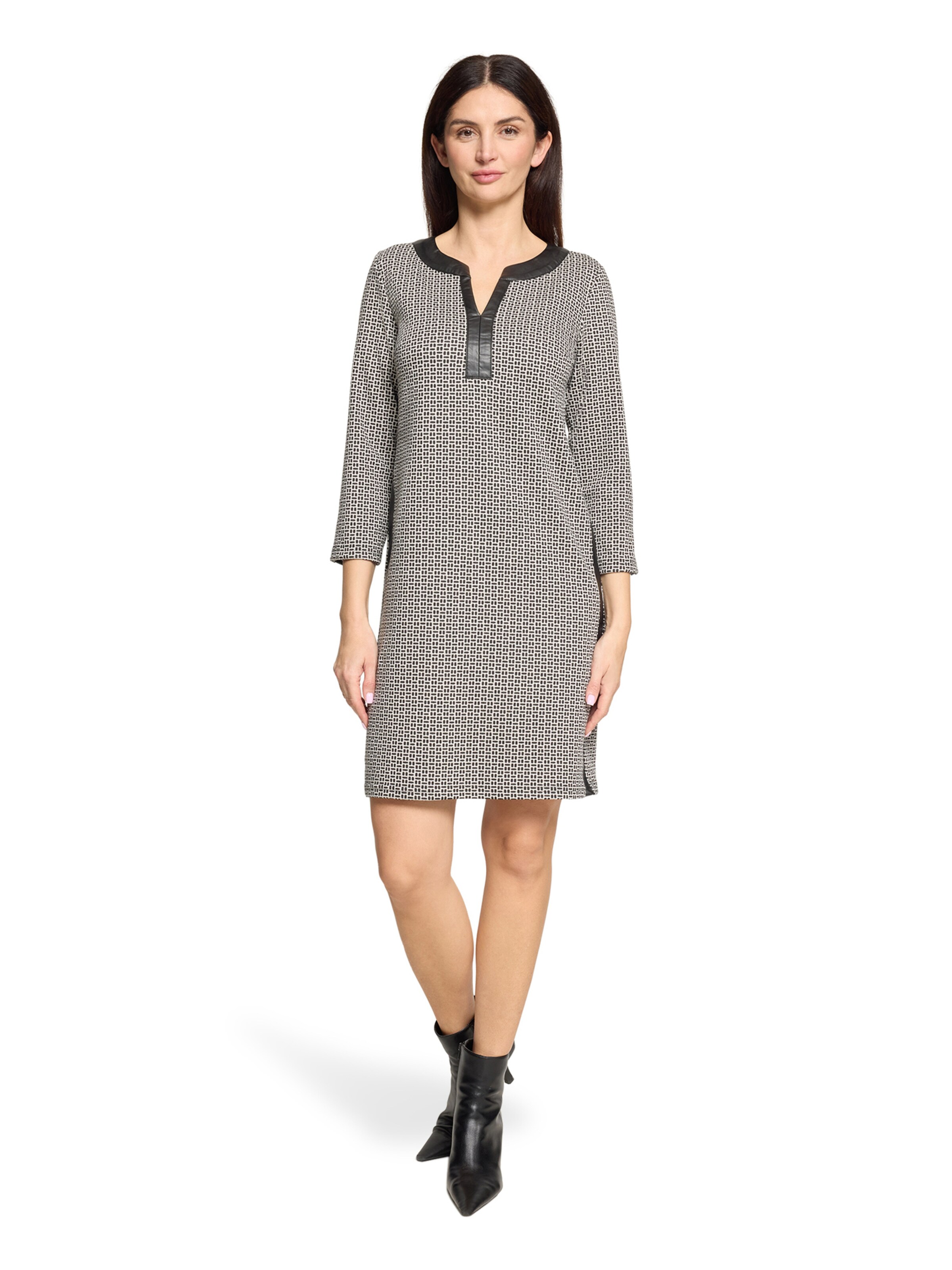 Betty Barclay Dress in Black: front