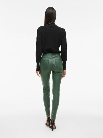 Coupe slim Pantalon 'VISarah' VILA en vert