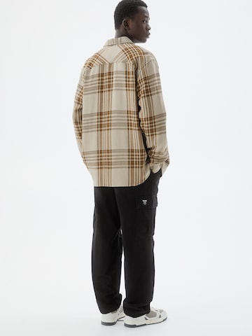 Pull&Bear Comfort Fit Košeľa - Béžová