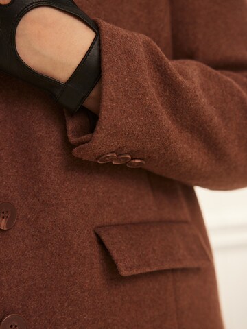 Guido Maria Kretschmer Curvy Between-Seasons Coat in Brown: front