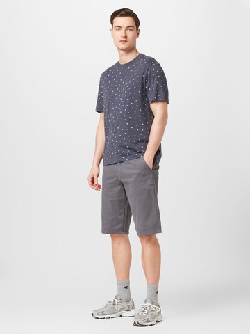 QS Regular Shorts in Grau