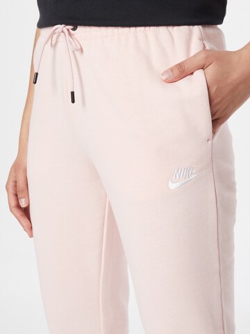 Effilé Pantalon Nike Sportswear en rose