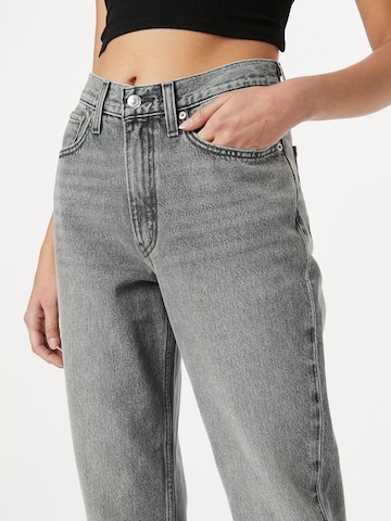 LEVI'S ® Avsmalnet Jeans '80s Mom Jean' i grå
