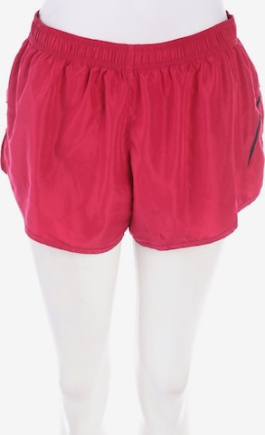 Atrium Shorts in L in Red: front