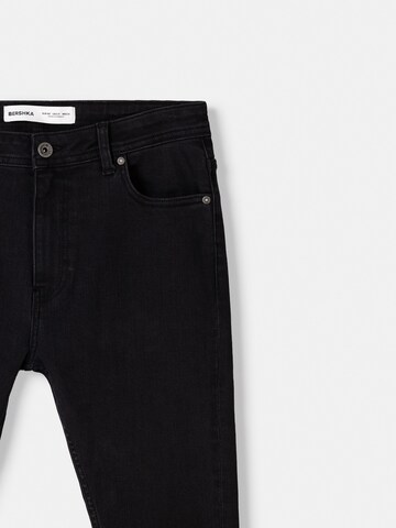 Bershka Skinny Jeans in Schwarz