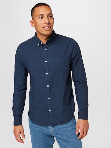 Cotton On جينز مضبوط قميص 'MAYFAIR' بلون أزرق: الأمام