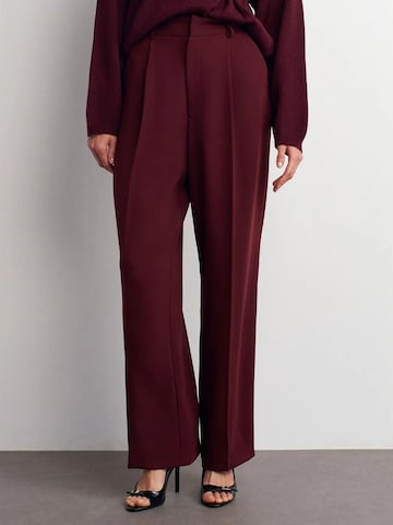Dilvin Broek in Rood: voorkant