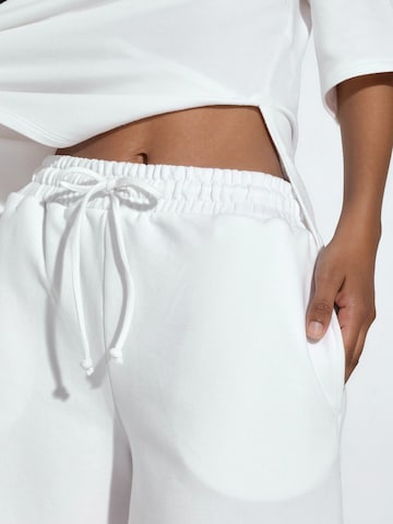Busem - Loosefit Calças em branco