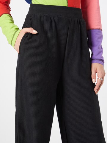 Urban Classics Wide Leg Hose in Schwarz