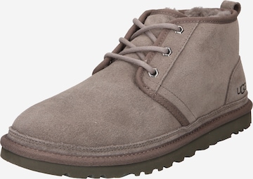 Chukka Boots 'Neumel' UGG en gris : devant