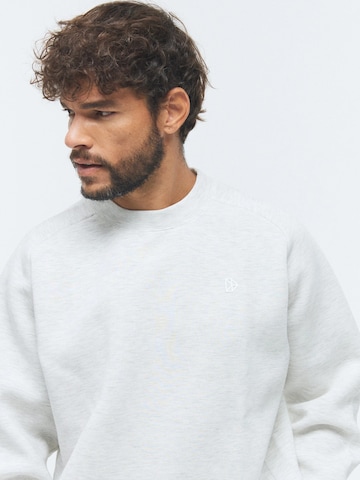 DRILLS Apparel Sweatshirt 'RECREATION Scuba' in Wit