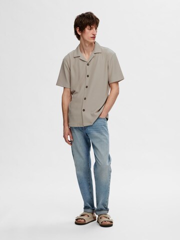 SELECTED HOMME Comfort fit Button Up Shirt in Beige