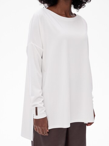 Blue Shadow Bluse‌‌‌‌‌‌‌‌ in Beige