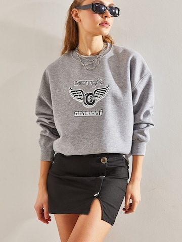 Bianco Lucci Collegepaita värissä harmaa: etupuoli