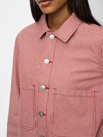 Veste mi-saison 'PCBillo' PIECES en rouge