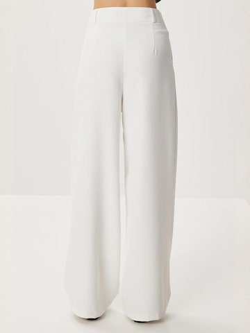 Happiness İstanbul Wide leg Pleat-Front Pants in White