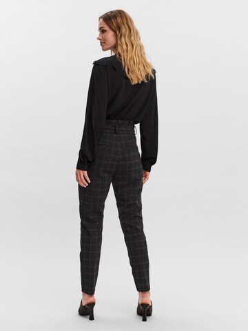 VERO MODA - Loosefit Pantalón plisado 'Eva' en negro