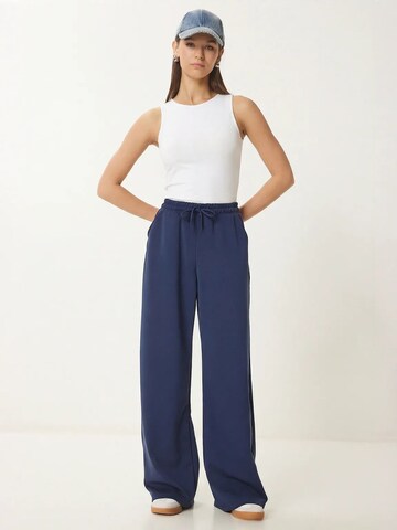 Wide leg Pantaloni sportivi di Happiness İstanbul in blu