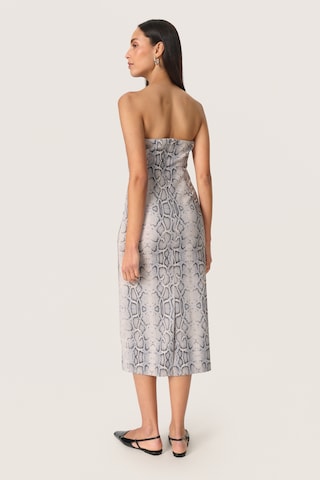 SOAKED IN LUXURY - Vestido en gris
