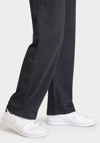 JOHN DEVIN Regular Trousers in Black