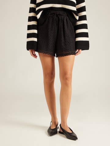 ABOUT YOU Szabványos Nadrág 'Ina' - fekete: elől