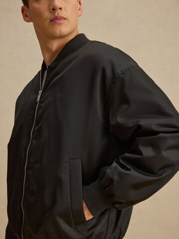 DAN FOX APPAREL Демисезонная куртка 'Arjen' в Черный