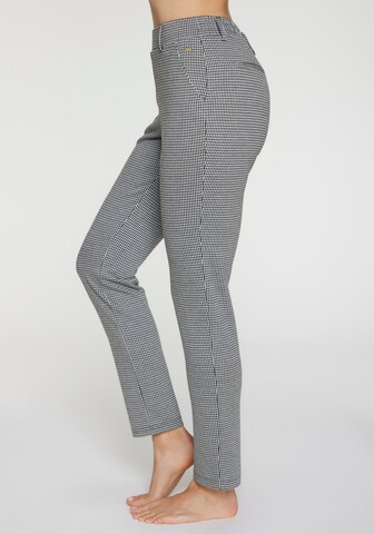 Regular Pantaloni de la LASCANA pe negru