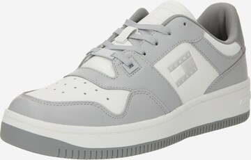 Tommy Jeans Sneakers laag 'RETRO BASKET' in Grijs: voorkant