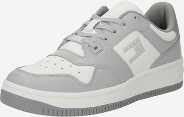 Tommy Jeans - Zapatillas deportivas bajas 'RETRO BASKET' en gris: frente