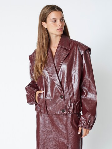Veste mi-saison 'Posy' co'couture en rouge
