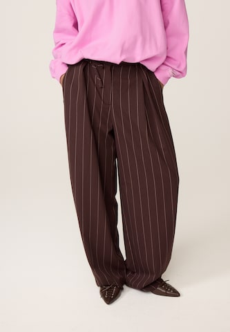 Fabienne Chapot Barrel Hose in Braun: Vorderseite