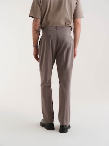 ABOUT YOU x Kevin Trapp Regular Pleat-Front Pants 'Armin' in Beige