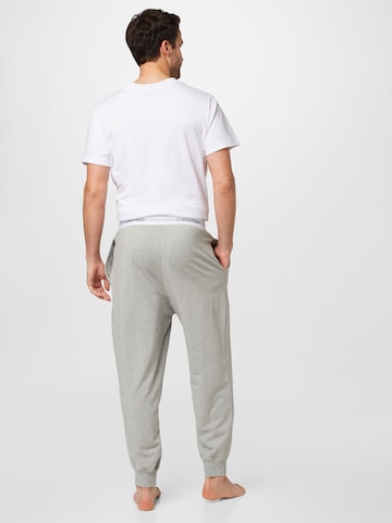 Calvin Klein Zwężany krój Spodnie w kolorze szary
