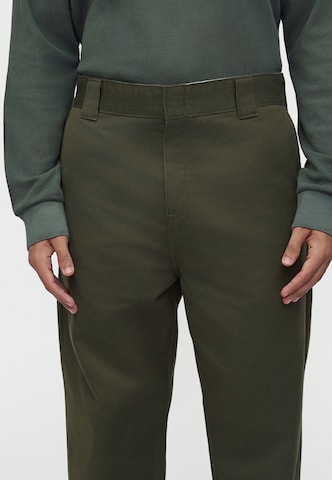 Carhartt WIP Wide leg Trousers 'Master' in Green