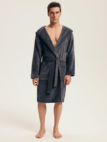 Henderson Short Bathrobe 'Vocal' in Grey: front