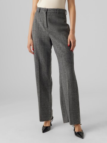 VERO MODA Loose fit Pleated Pants 'Lizzie' in Grey: front