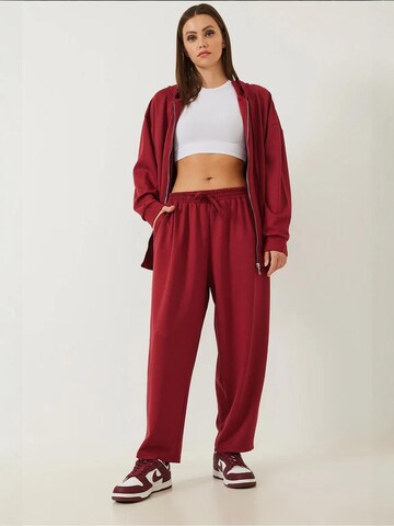 Bianco Lucci Sweat suit in Red