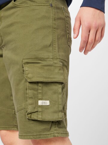 Regular Pantaloni eleganți de la BLEND pe verde