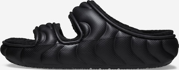 Crocs Pantolette 'Cozzzy' in Schwarz: Vorderseite