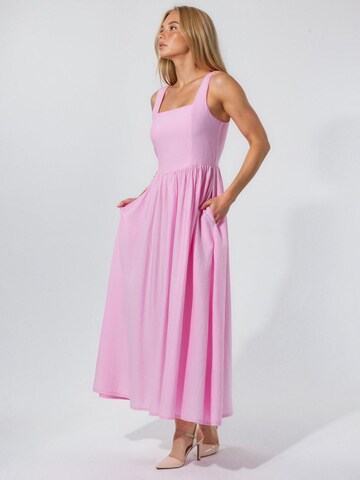 Robe Busem en rose