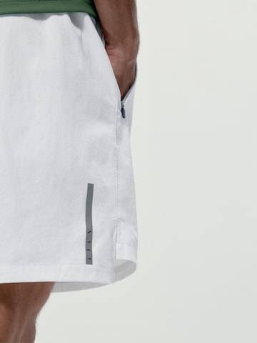 Born Regular Shortshorts 'Natron 2.0' in Weiß